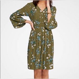 Ann Taylor Green Floral Print Flare
Sleeve Dress